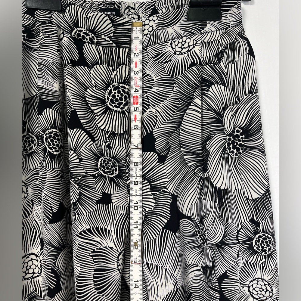 Express Stylist Super High Waisted Pleated Wide Leg Pant Floral Pant size 6 - Picture 9 of 11